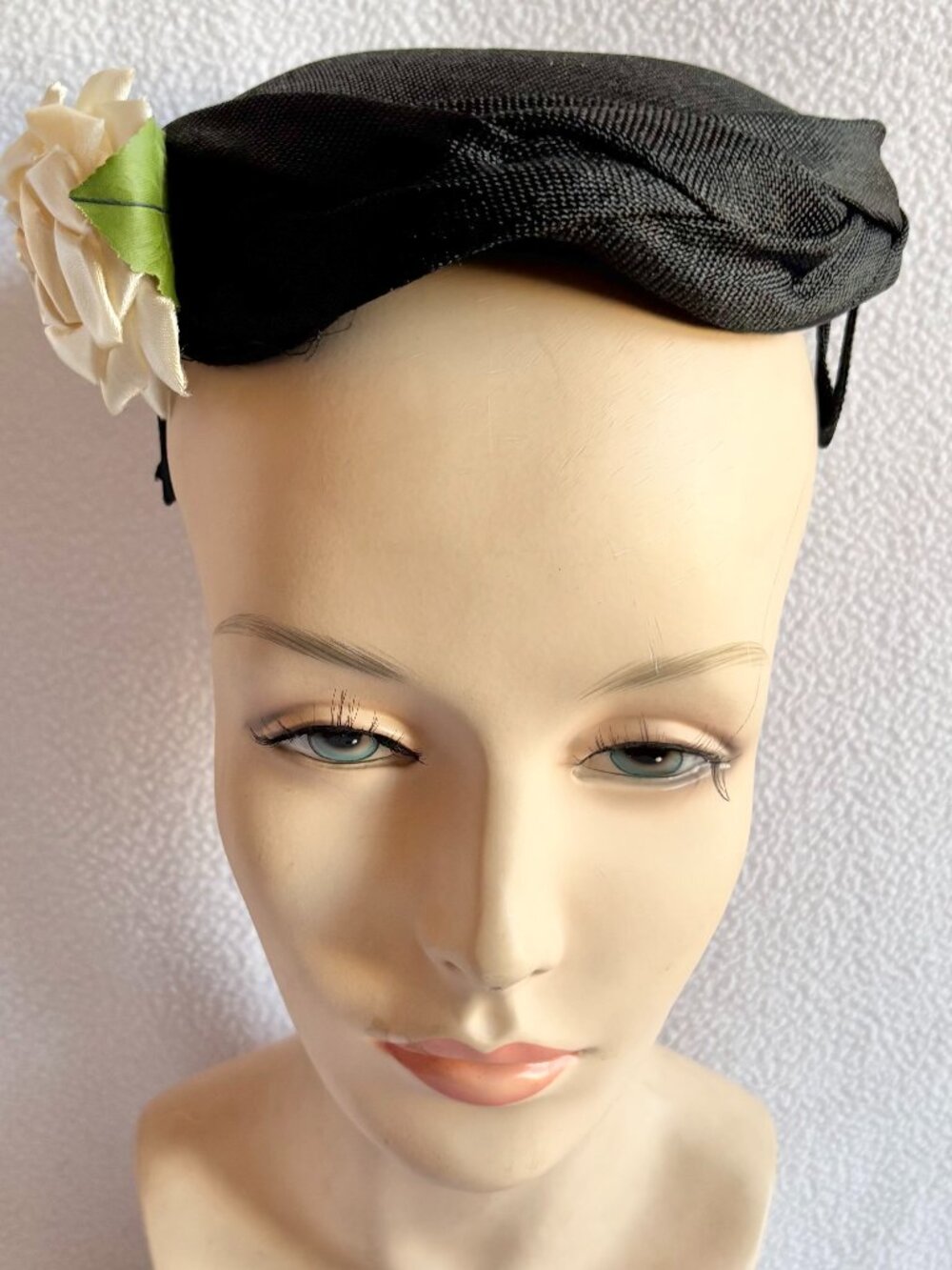 Vintage 1950s Black Brimless Close Fitting Hat with White Rose